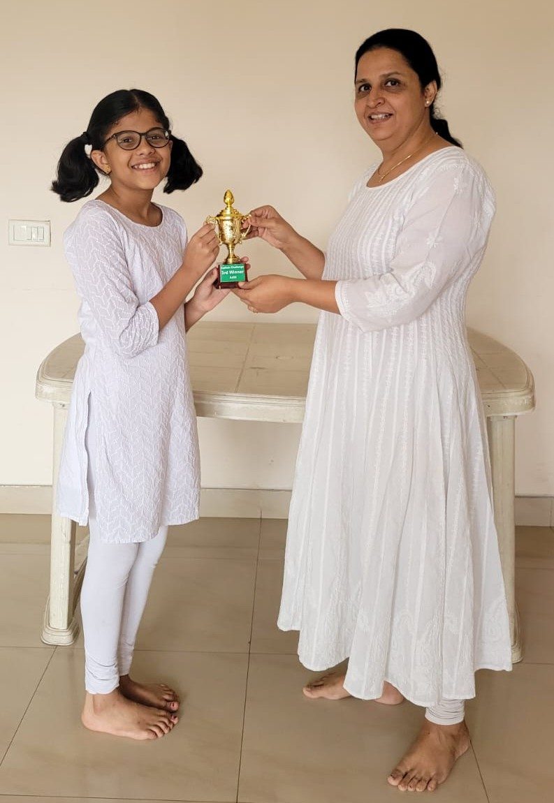 Shalu presenting a trophy to a NrityaShrm student