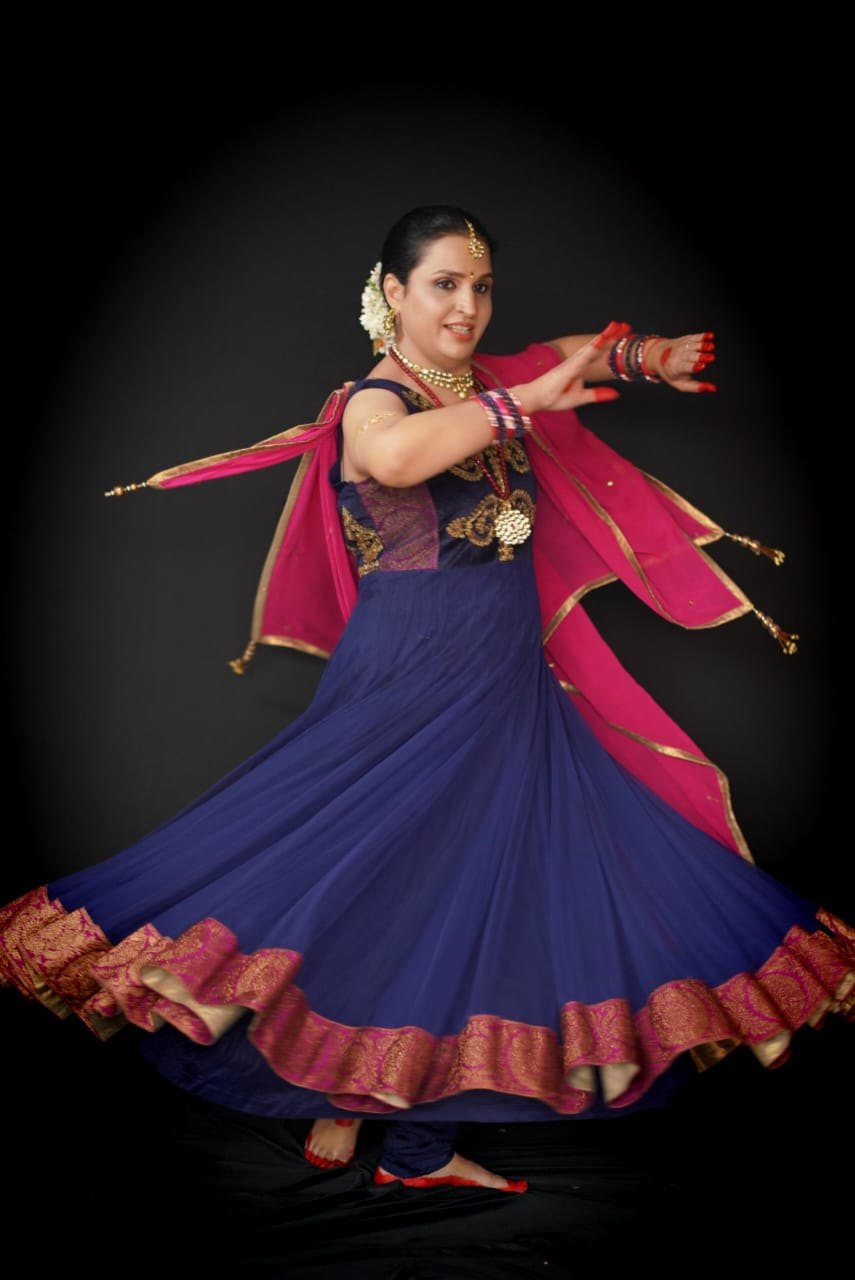 Shalu performing a Kathak chakkar